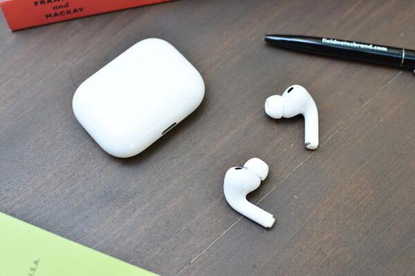 AirPods Pro 3: Khi Apple Biến Một Chiếc Tai Nghe Thành Trợ Lý Sức Khỏe & Phiên Dịch Viên Cá Nhân